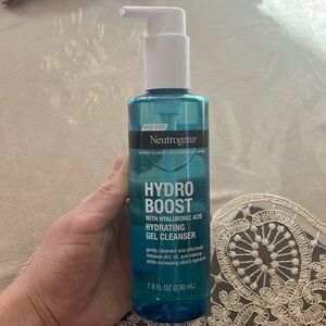 Neutrogena hydro boost face wash 7.8 FL OZ